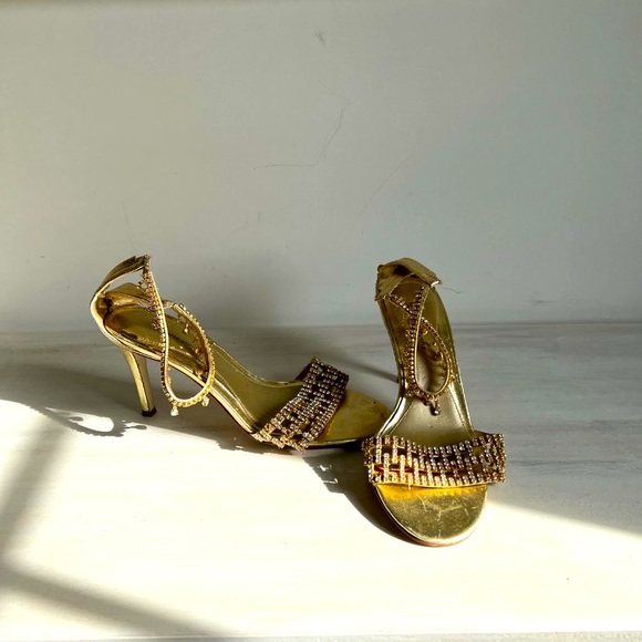 Valerie Stevens Gold Satin Pearl Toe High Heel Sandals - Picture 2 of 5